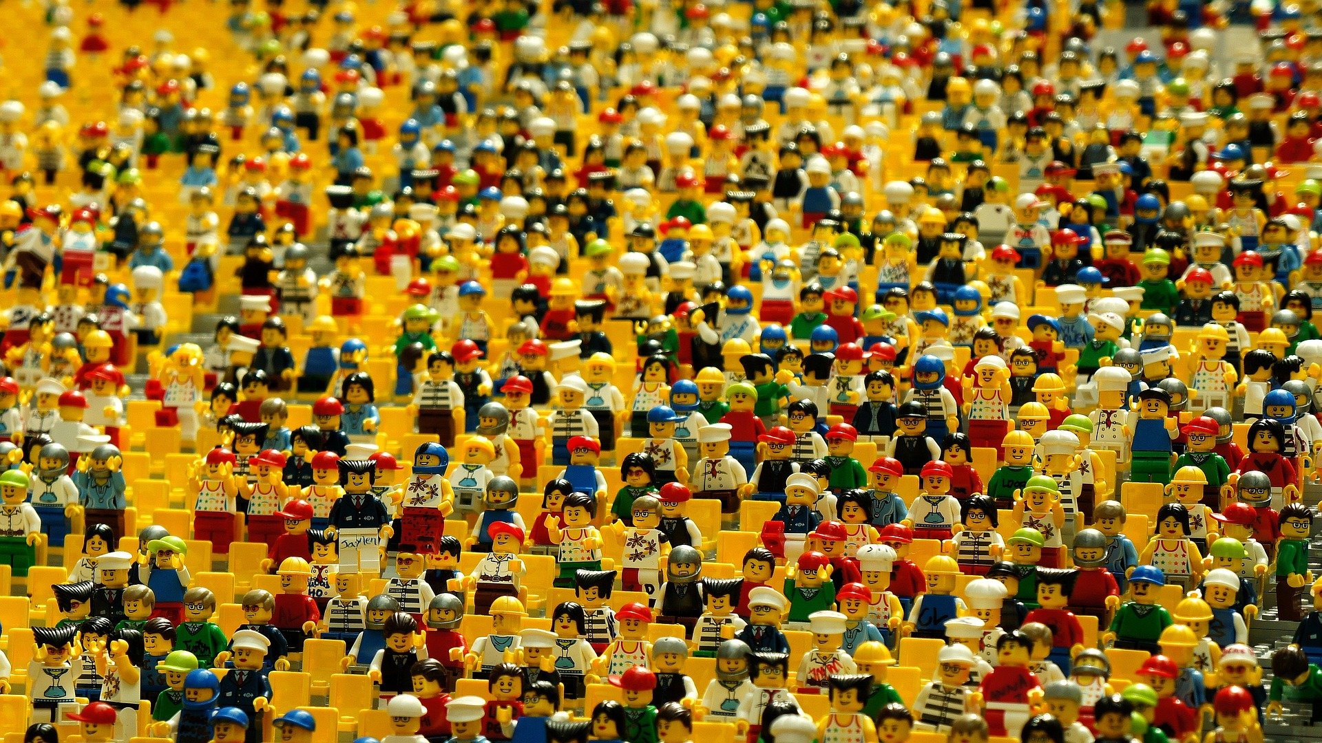 Crowd_of_Lego_Figures